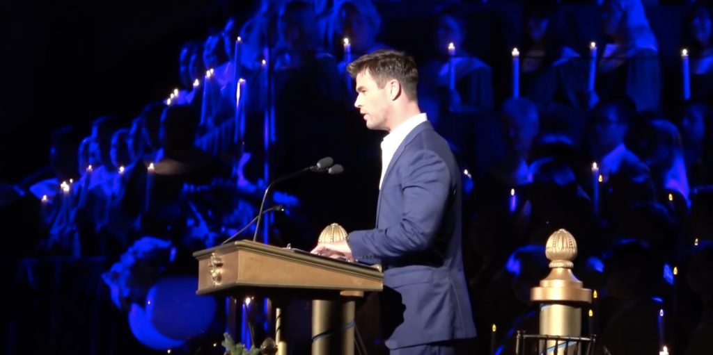 Chris Hemsworth lê a Bíblia na Disney Chris Hemsworth le Bilblia