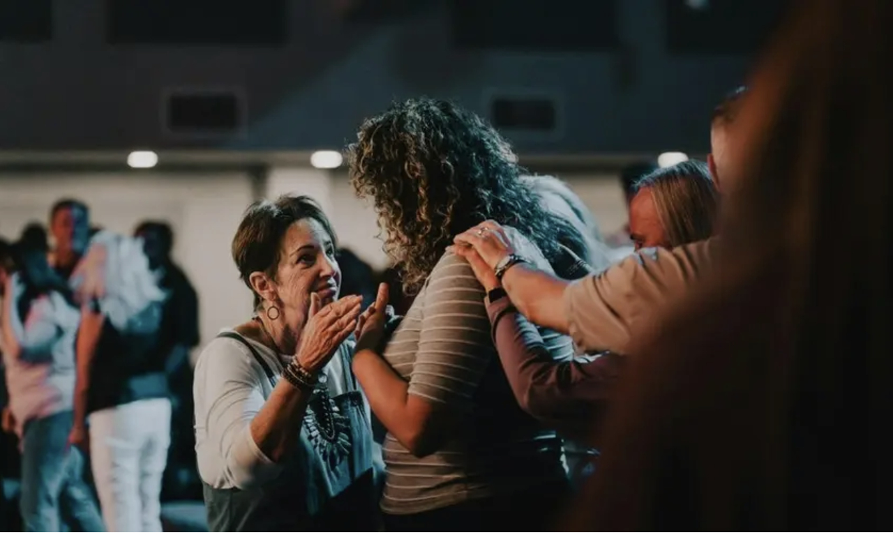Descrentes iriam à igreja se fossem convidados