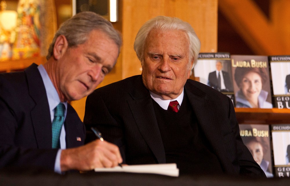 Graham com o ex-presidente George W. Bush Graham com Bush