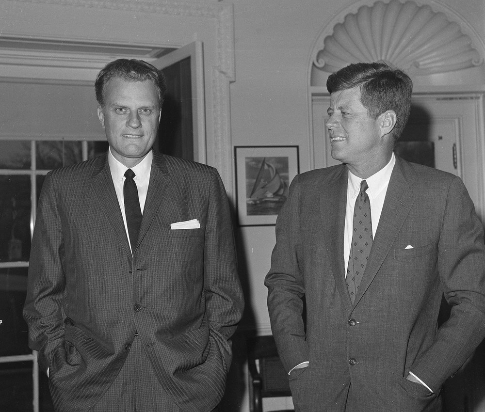 Graham com o ex-presidente John Kennedy Graham com Kennedy