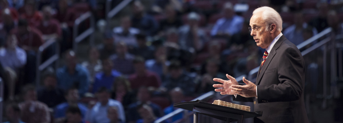 John MacArthur a pregar IMG 1005 1