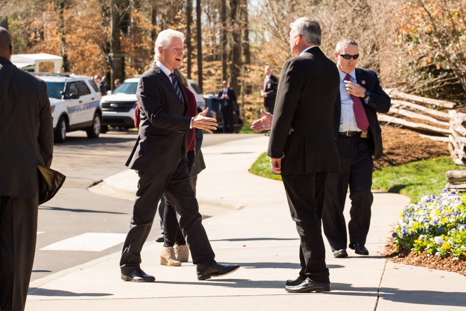 Bill Clinton encontra-se com Franklin Graham TJ1 0044 960x640