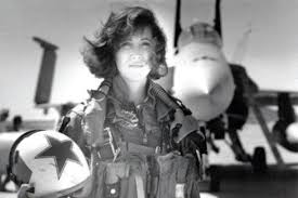 Tammie Jo Shults, quando pilotava caças F18 Tammie Jo Shults