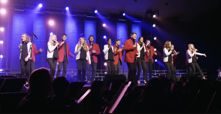 Voices of Lee // Carol of the Bells (Vozes de Lee // Cântico dos Sinos) Voices of Lee Carol of the Bells