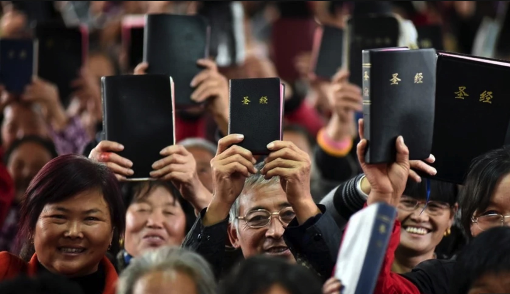 Como os crentes Chineses apreciam ter a Palavra de Deus!!! biblias na china