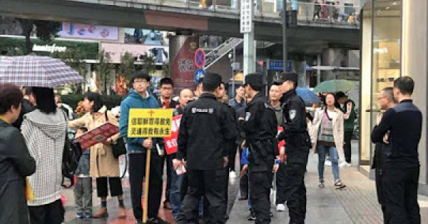 Cristão chineses perseguidos continuam a evangelizar china aid