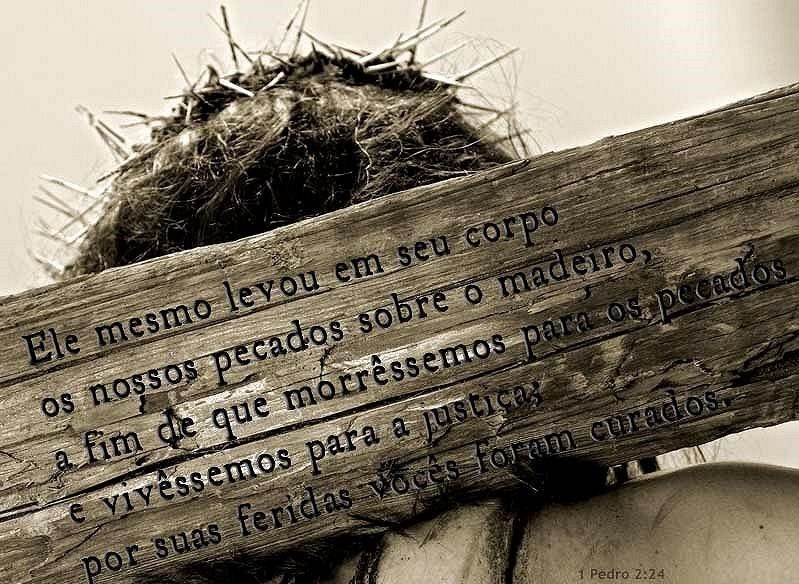 O Senhor Jesus Cristo morreu na cruz - madeiro - em nosso lugar jesus madeiro