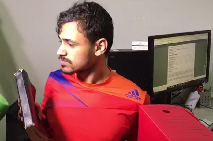 José Diego Sousa de Lima com a sua nova "arma" - a Bíblia jose diego biblia