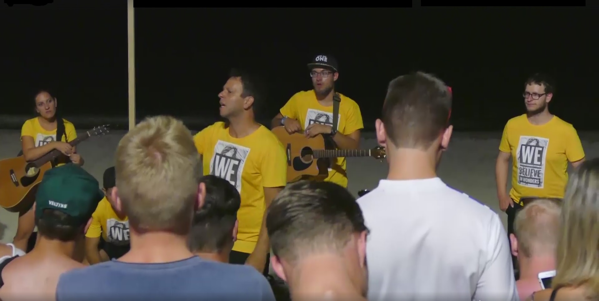 Jovens alemães evangelizam em Palma de Maiorca, Espanha jovens alemães evangelizam em Palma Maiorca