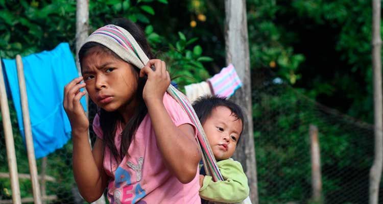 Menina indígena na Colômbia menina indigena na colombia a