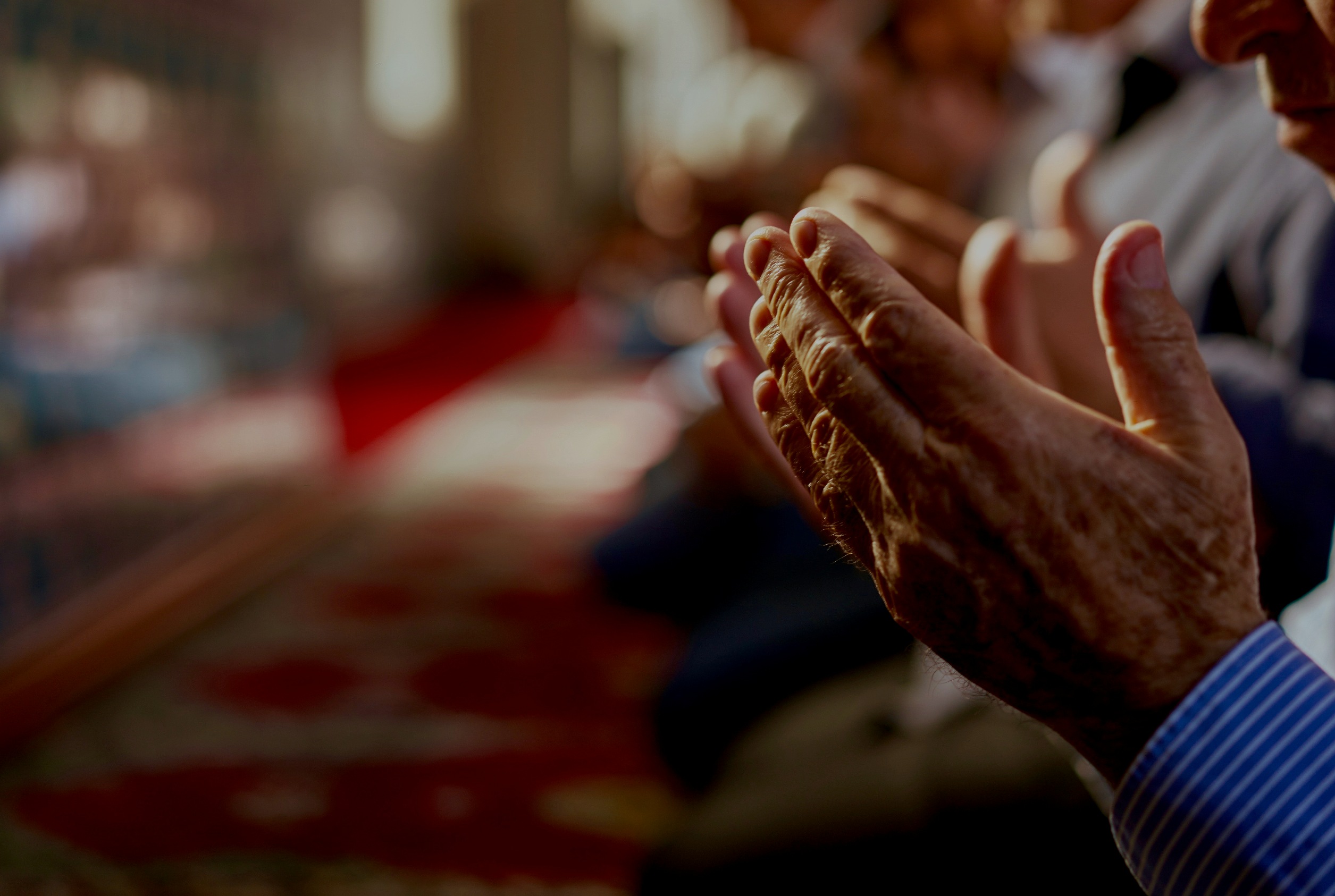 Manifestação de fé no Irão muslims praying 0