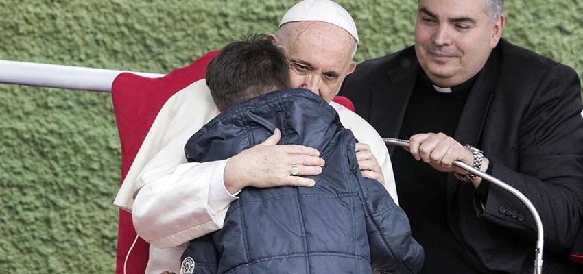 Papa engana menino ao apresentar base falsa para se ser salvo pai ateu esta no ceu dn 1523889773