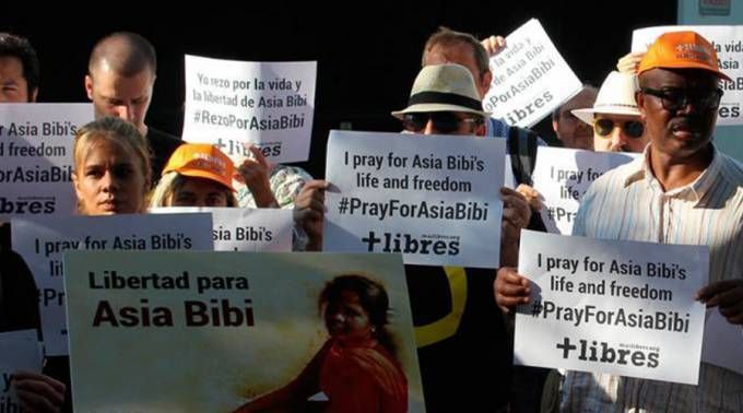 Asia Bibi foi finalmente libertada protestaLibreracionAsiaBibi FlickrHO 07102016