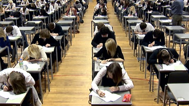 Alunos fazem exame Alunos fazem exame