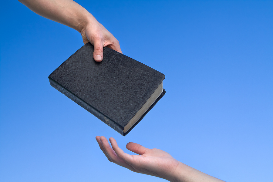 Exportando o Evangelho oferecendo a Palavra de Deus.