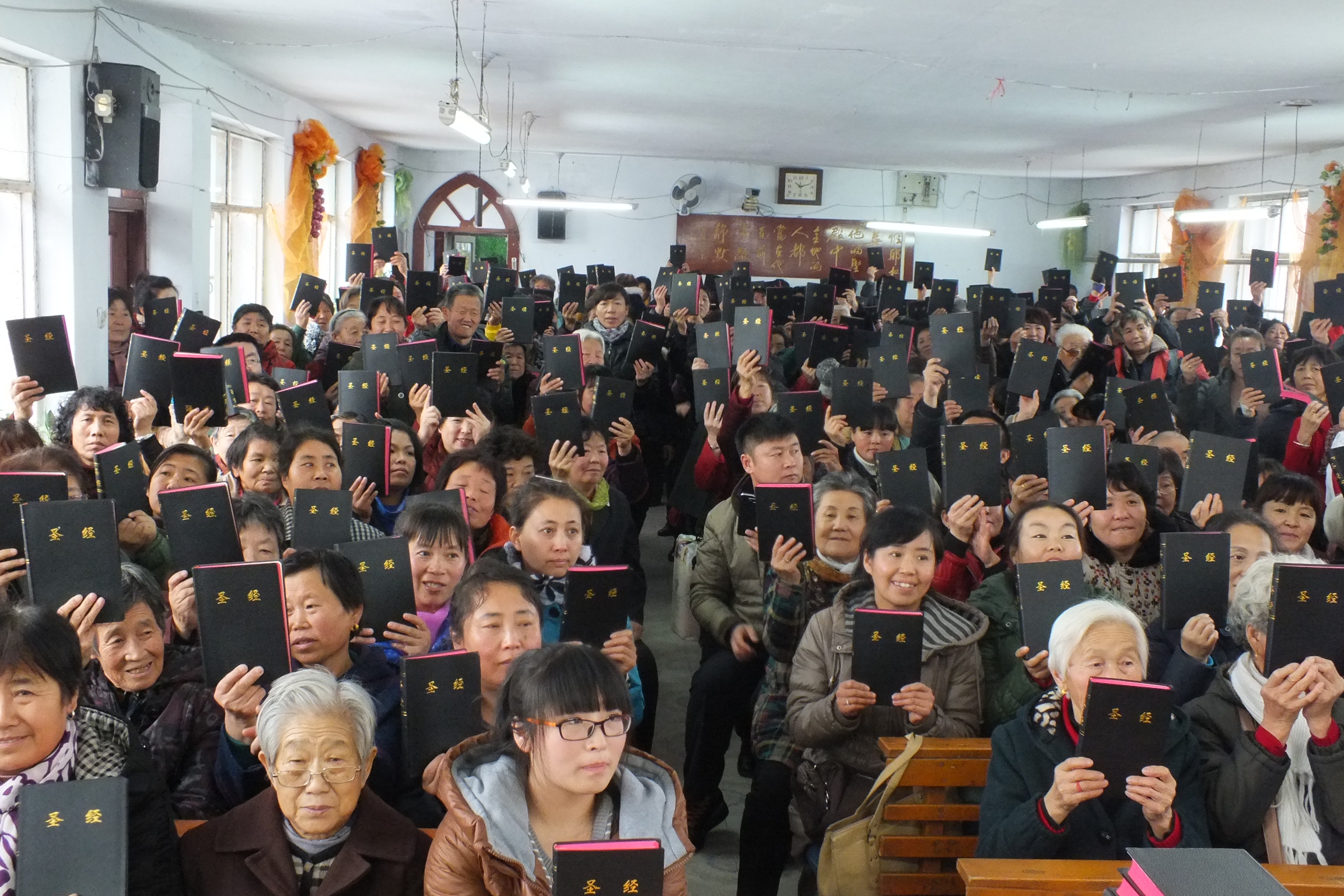 A alegria de ter uma Bíblia, na China A alegria de ter uma Bíblia, na China