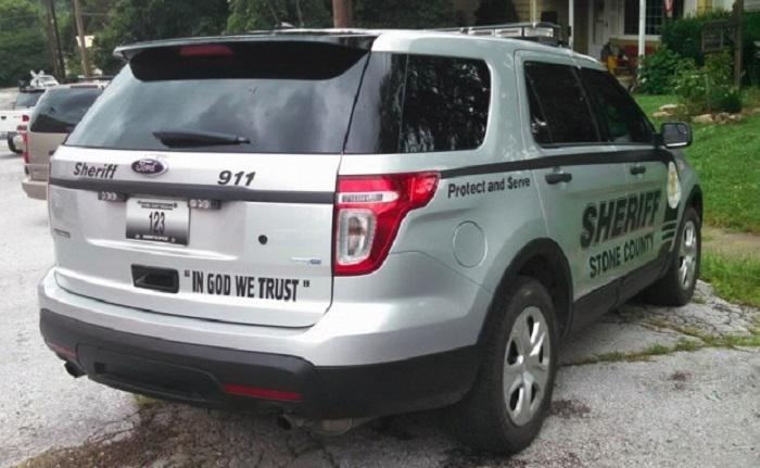 Carro patrulha da polícia americana com o lema Carro patrulha da polícia americana com o lema