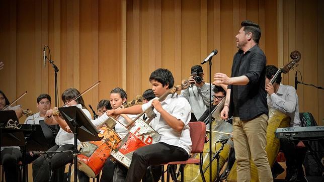 Instrumentos musicais dos jovens paraguaios Instrumentos musicais dos jovens paraguaios