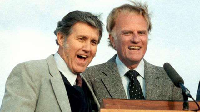 Cliff Barrows e Billy Graham numa cruzada evangelística Cliff Barrows e Billy Graham numa cruzada evangelística