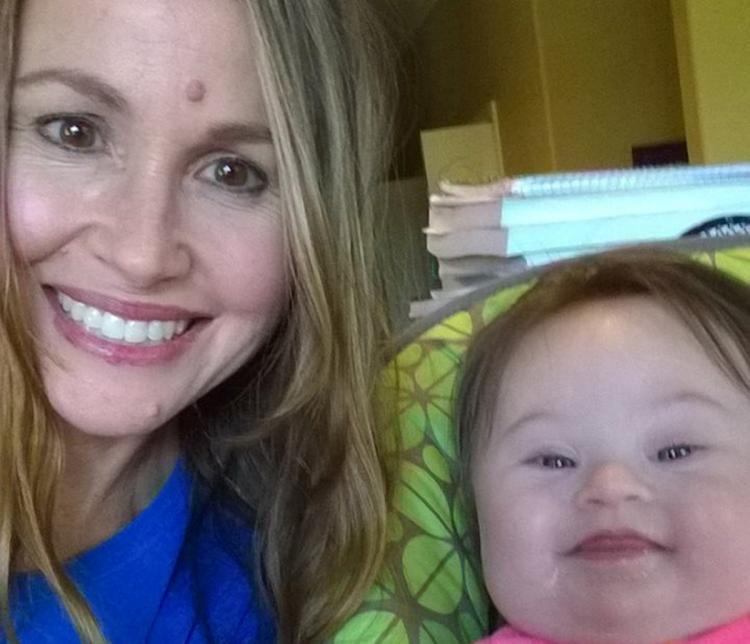 Courtney Baker e Emersyn Faith - a mãe e a filha\" data-mce-src= Courtney Baker e Emersyn Faith - a mãe e a filha