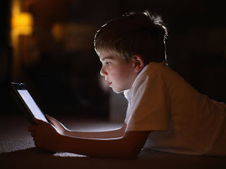Criança com Tablet