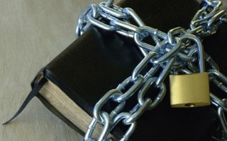 Cristãos perseguidos por terem Bíblia