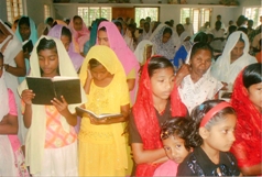 Culto numa igreja na Índia