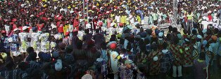 Franklin Graham prega no Lubango, Angola