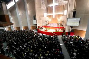 Vista interior da Igreja Crist&atilde; Hangzhou Chong-Yi, onde Franklin Graham pregou 