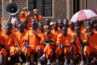 prisioneiros_kigali_ouvem_evangelho.jpg