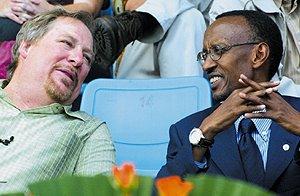 Rrick Warren e o Presidente do Rwanda que tamb&eacute;m &eacute; crente