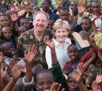 Rick e Kay Warren no Rwanda 
