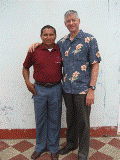 Wilson (&agrave; esquerda) com o mission&aacute;rio Wayne Wozniak