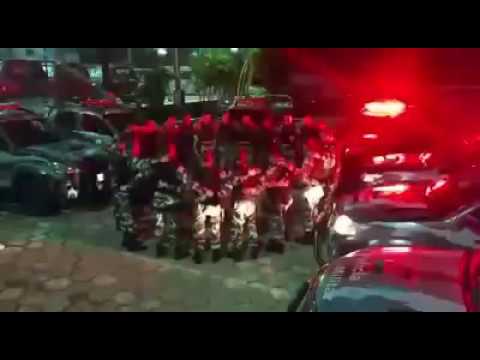 Agentes da Polícia Militar louva a Deus Agentes da Polícia Militar louva a Deus